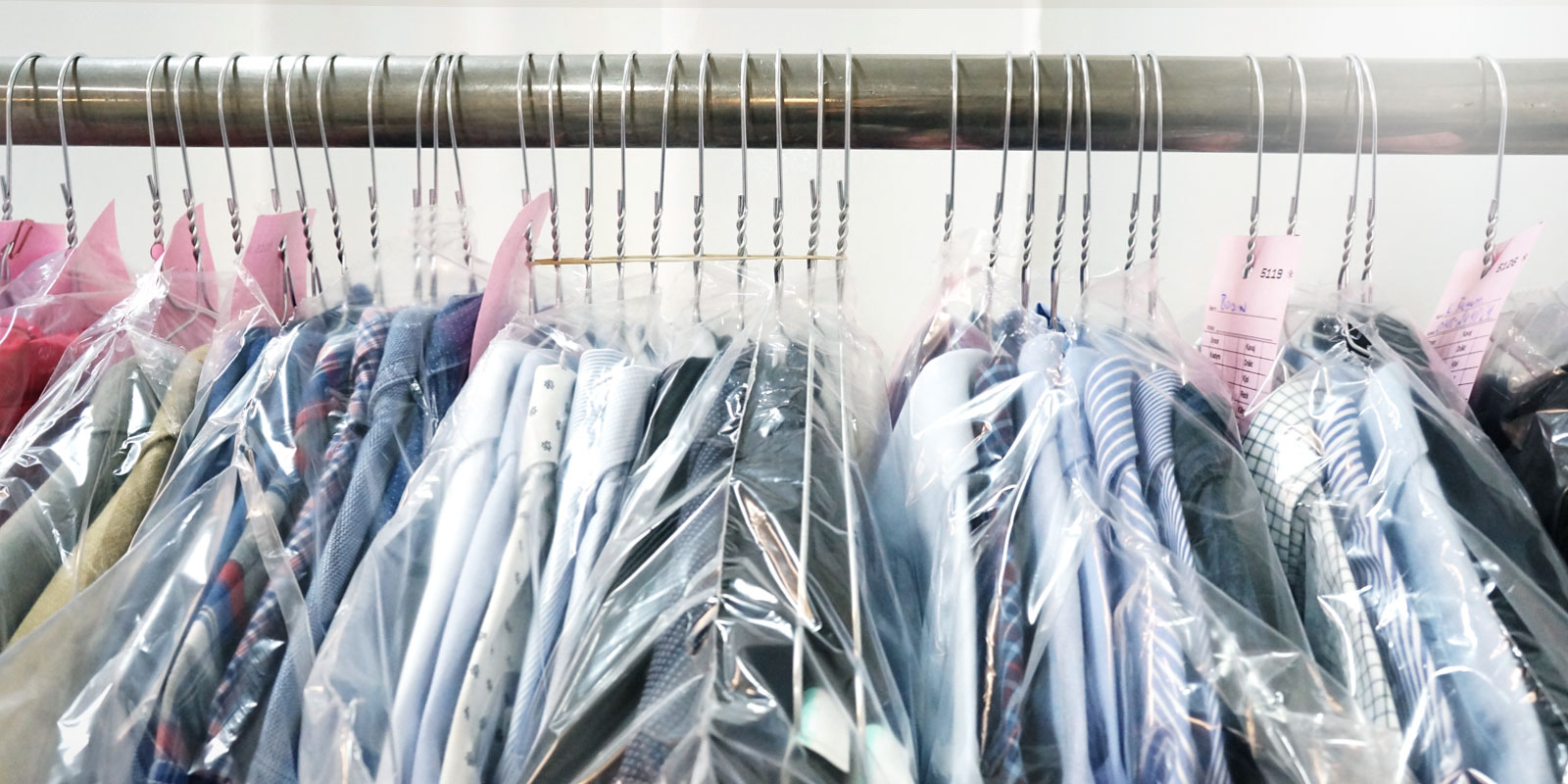 Kläder i butik – 1600x800px
